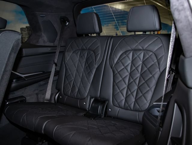 2027 BMW X7 40i - Photo 21
