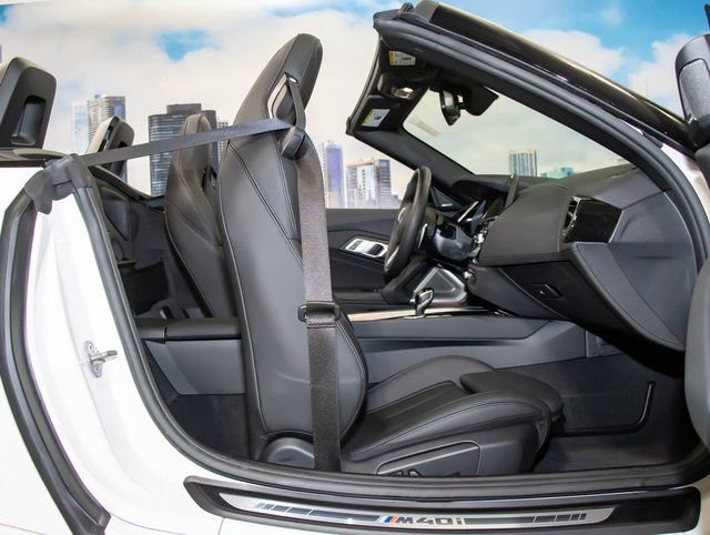 2026 BMW Z4 M40i - Photo 23
