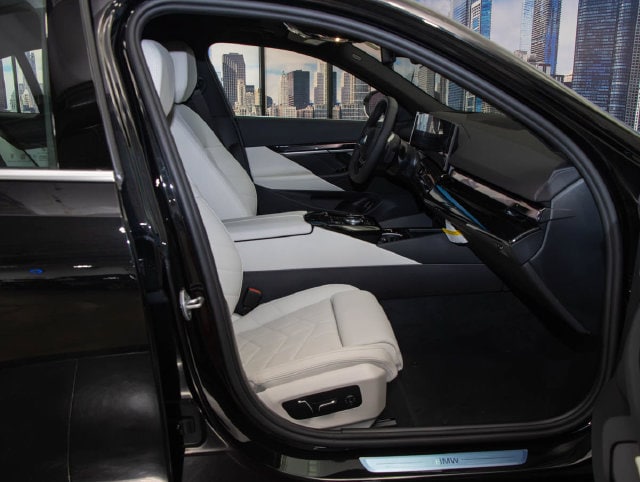 2027 BMW 5 Series 530i - Photo 20