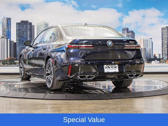 2025 BMW 7 Series 760i - Photo 9