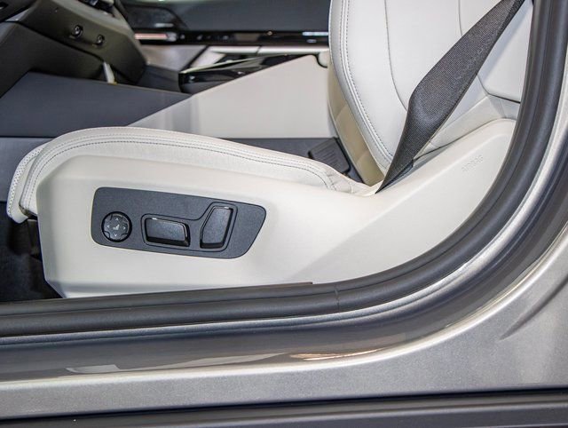 2025 BMW 5 Series 530i - Photo 16