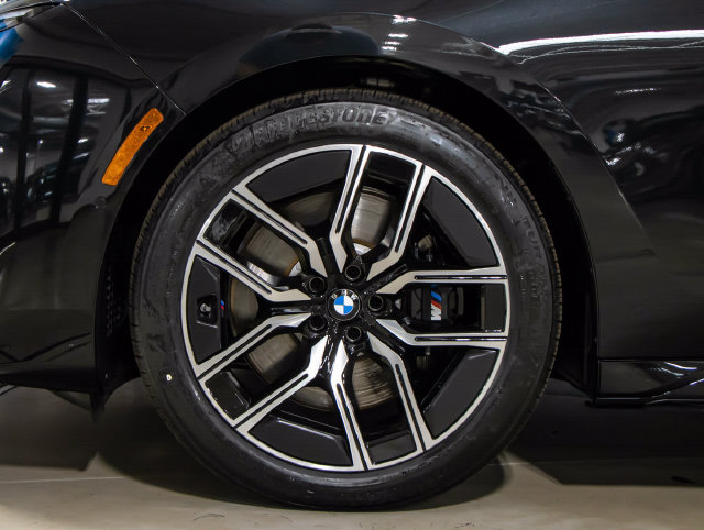 2026 BMW 7 Series 760i - Photo 6