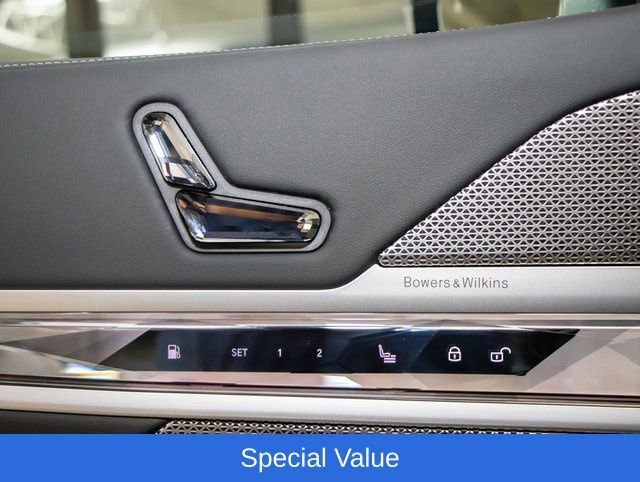 2025 BMW 7 Series 750e - Photo 14