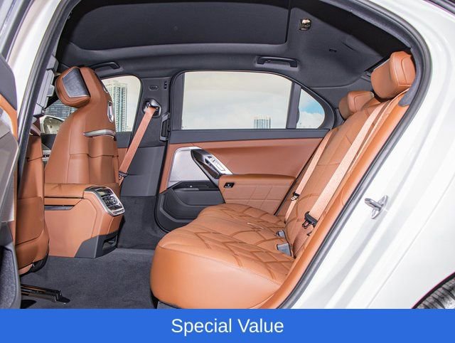 2025 BMW 7 Series 760i - Photo 23