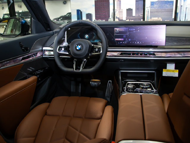 2026 BMW 7 Series 760i - Photo 17