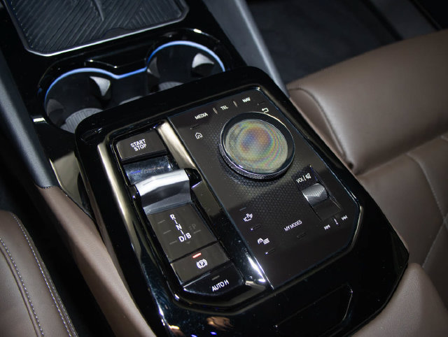 2024 BMW i5 M60 - Photo 17