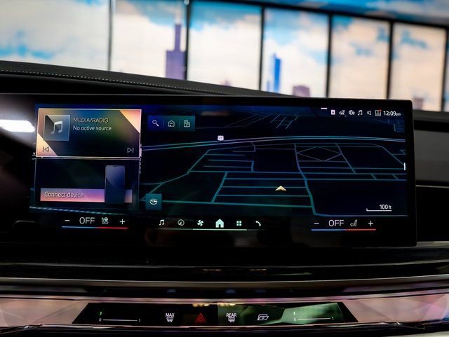 2026 BMW 7 Series 740i - Photo 18