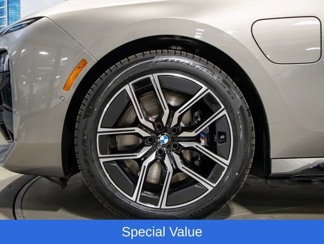 2025 BMW 7 Series 750e - Photo 7