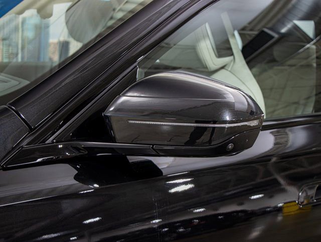 2025 BMW 7 Series 750e - Photo 10