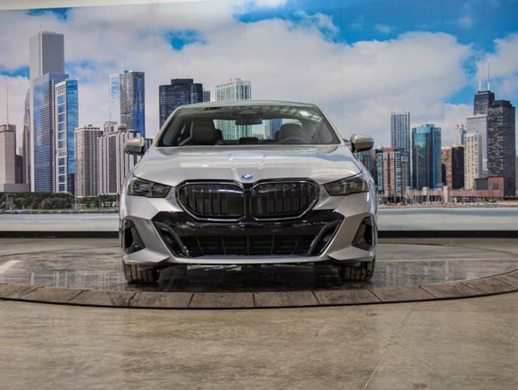 New 2026 BMW 550e xDrive Sedan