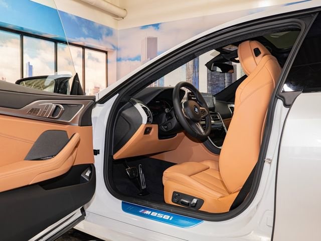 2026 BMW 8 Series M850i - Photo 13