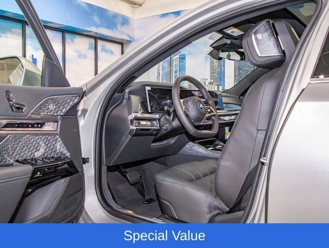 2025 BMW i7 60 - Photo 13