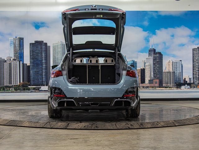 2026 BMW i4 M60 - Photo 12