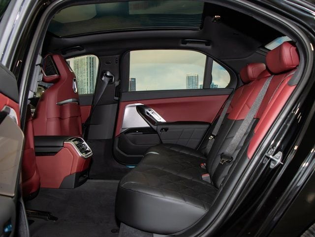 2025 BMW 7 Series 740i - Photo 23