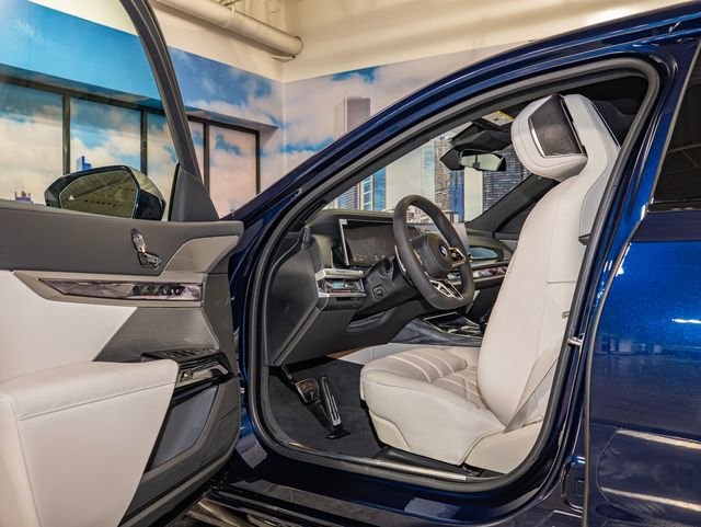2026 BMW 7 Series 740i - Photo 13