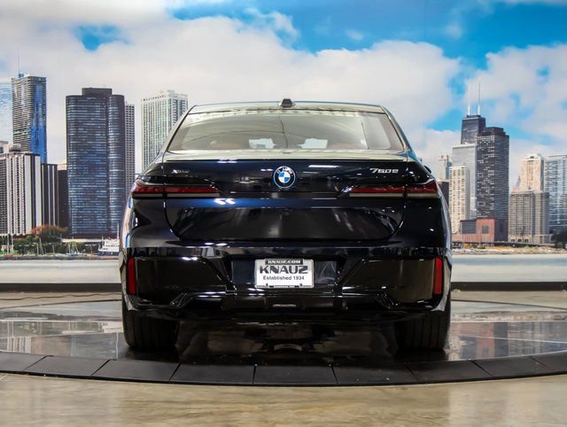 2025 BMW 7 Series 750e - Photo 11