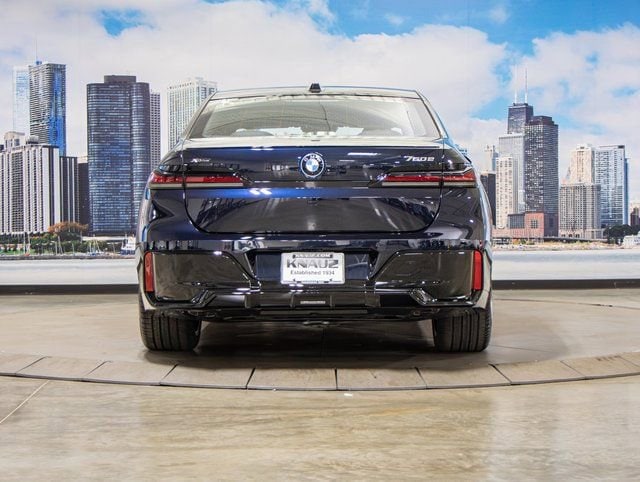 2025 BMW 7 Series 750e - Photo 11