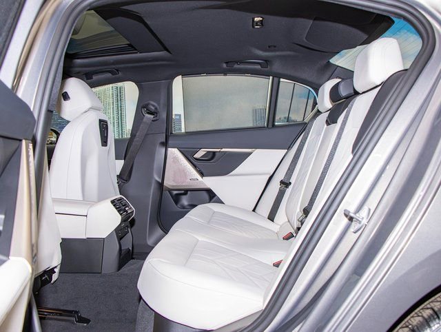 2025 BMW 5 Series 530i - Photo 23