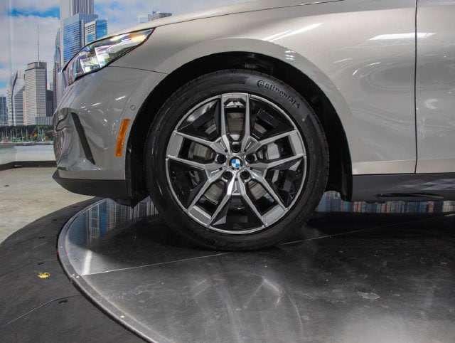 2027 BMW 5 Series 530i - Photo 7