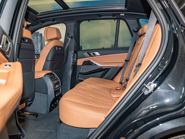 2026 BMW X5 M60i - Photo 22