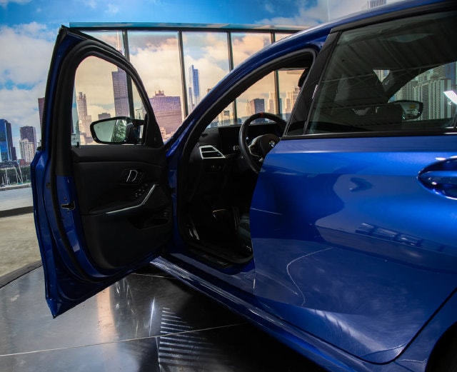 2025 BMW 3 Series M340i - Photo 13