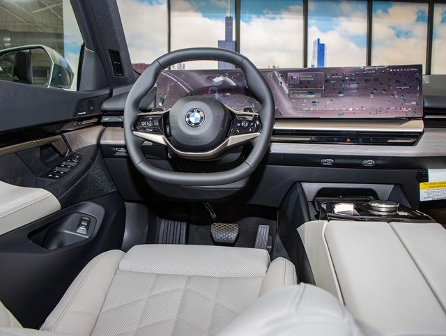 2025 BMW 5 Series 530i - Photo 14