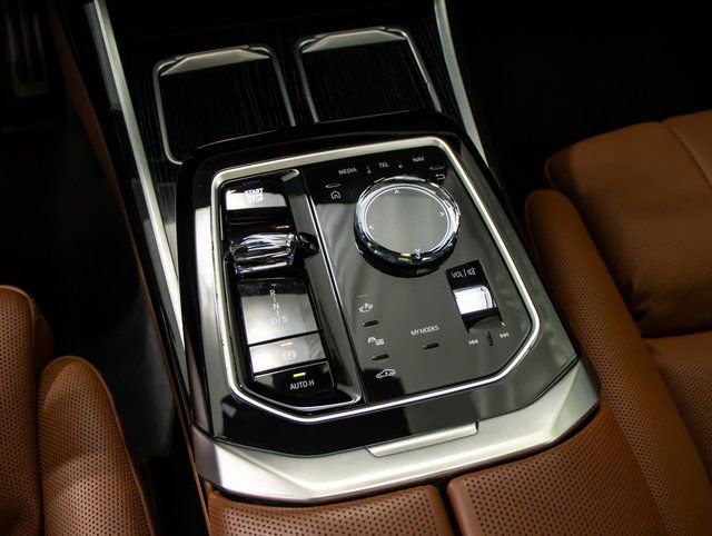 2025 BMW 7 Series 750e - Photo 20