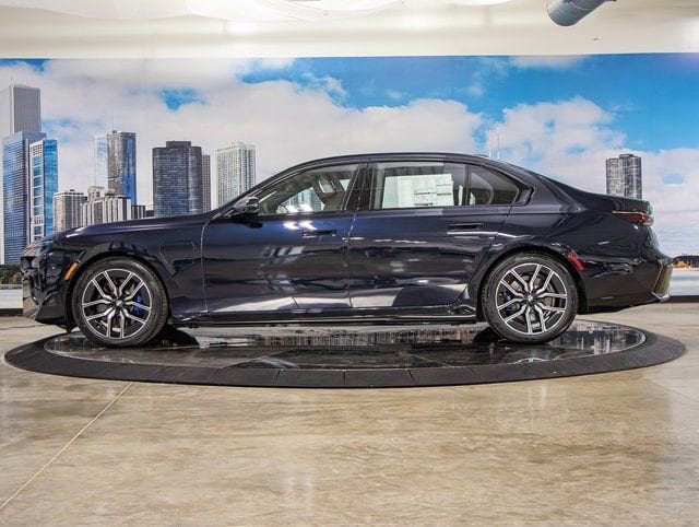 2026 BMW 7 Series 750e - Photo 6