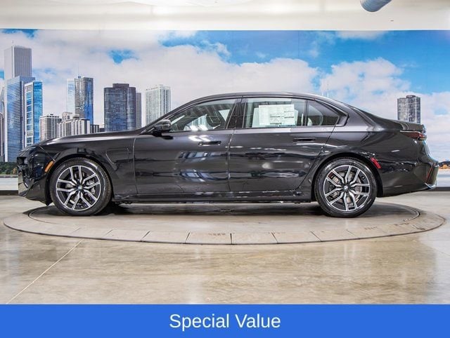 2025 BMW 7 Series 750e - Photo 6