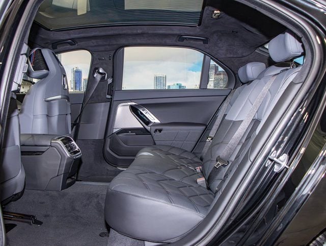 2025 BMW 7 Series 750e - Photo 23