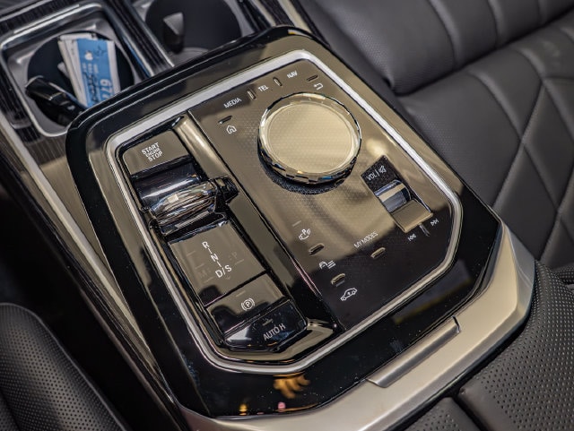 2026 BMW 7 Series 760i - Photo 18