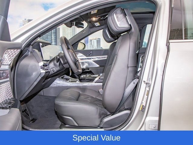 2025 BMW i7 60 - Photo 21