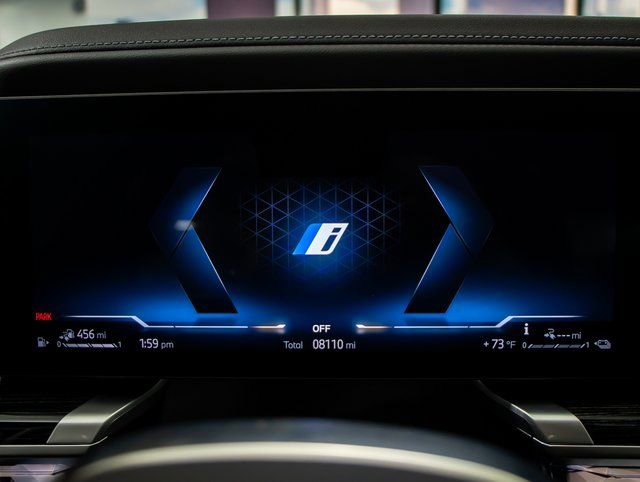 2025 BMW 7 Series 750e - Photo 18