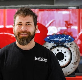 Staff member Justin Rogers  from ID_b65c6bd1e4d4