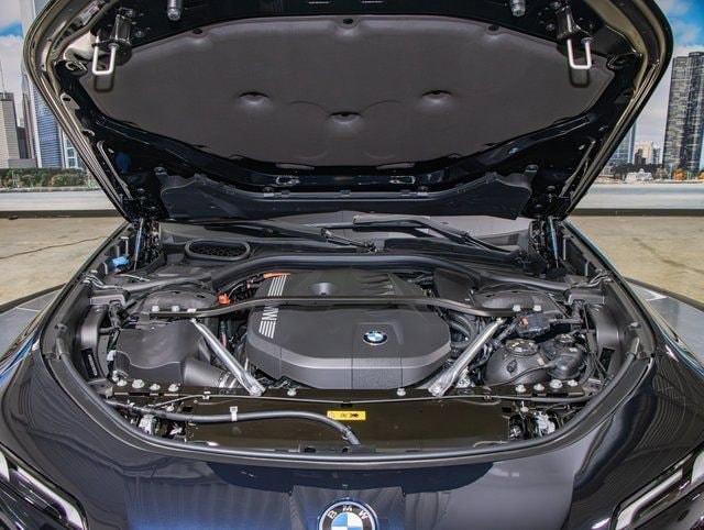 2026 BMW 7 Series 750e - Photo 5