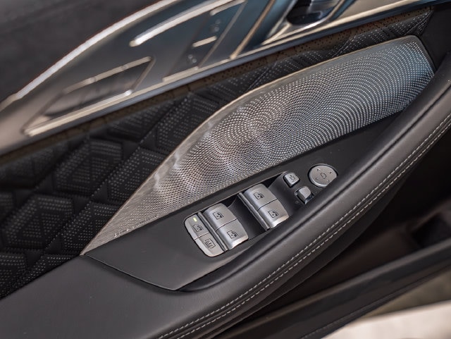 2026 BMW 8 Series M850i - Photo 14