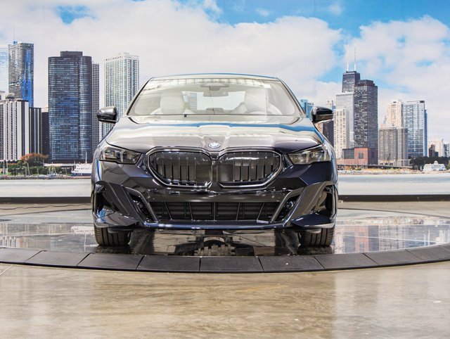 2026 Bmw 550e xDrive photo 3