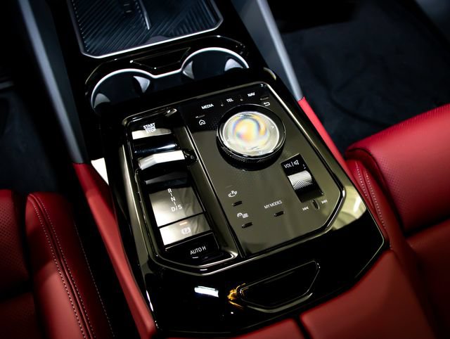 2027 BMW 5 Series 530i - Photo 19