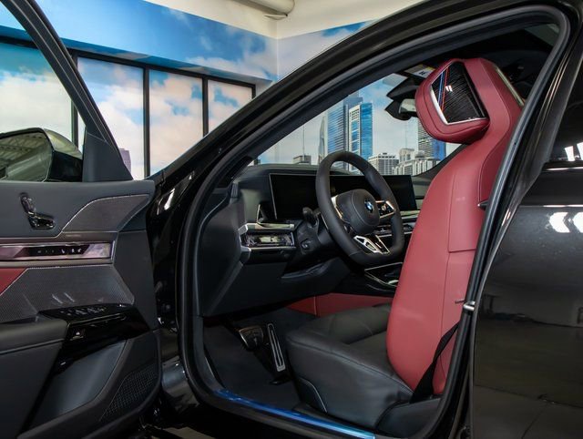 2025 BMW 7 Series 740i - Photo 13