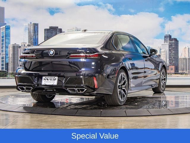 2025 BMW 7 Series 760i - Photo 8
