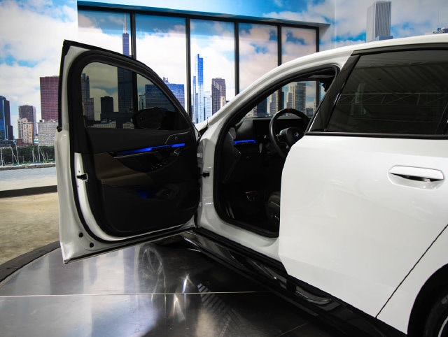 2024 BMW i5 M60 - Photo 11