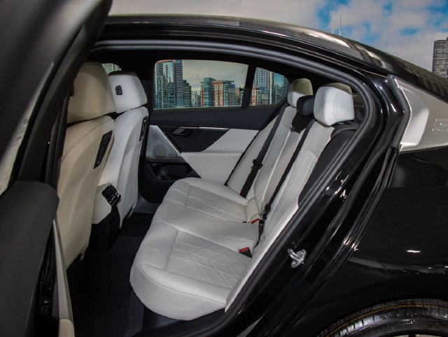 2027 BMW 5 Series 530i - Photo 21