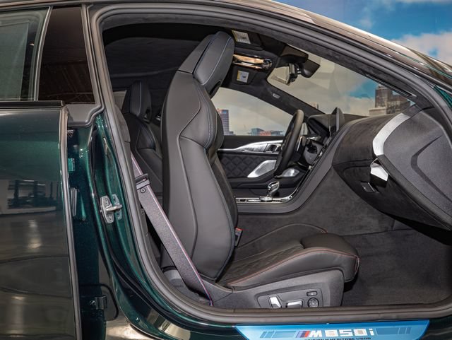 2026 BMW 8 Series M850i - Photo 21