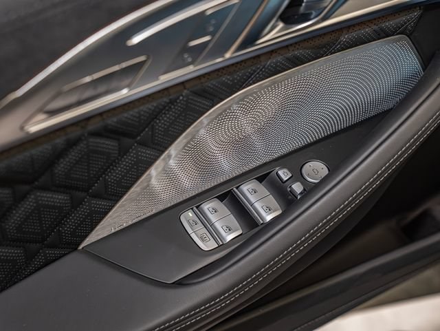 2026 BMW 8 Series M850i - Photo 14