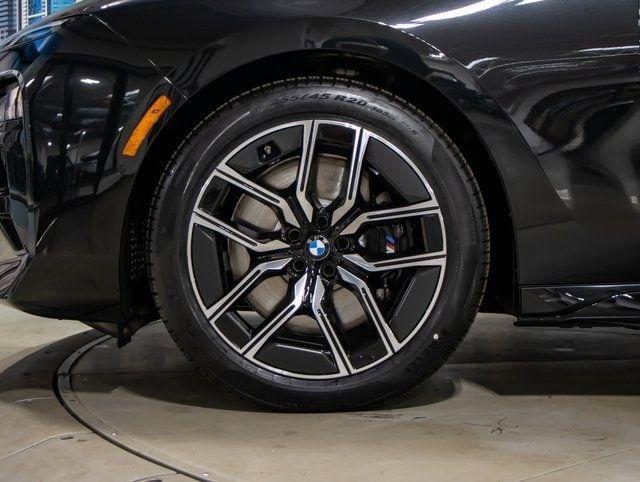 2025 BMW 7 Series 740i - Photo 7