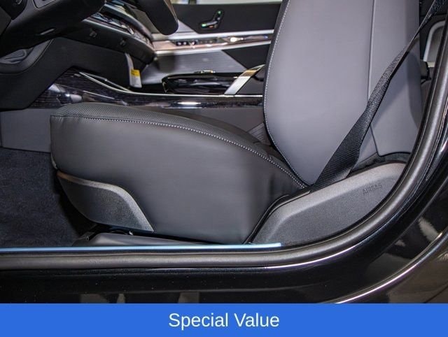 2025 BMW 7 Series 750e - Photo 16
