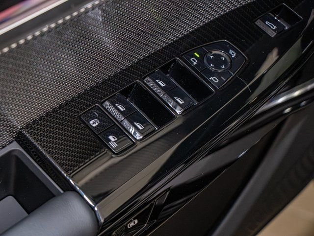 2025 BMW 7 Series 750e - Photo 15