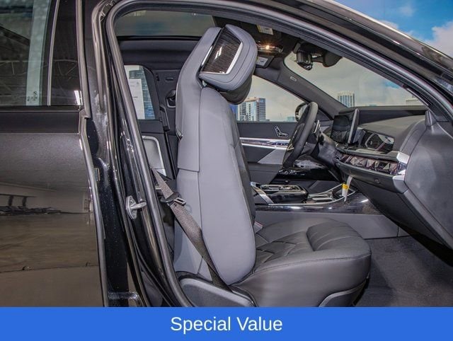 2025 BMW 7 Series 750e - Photo 22