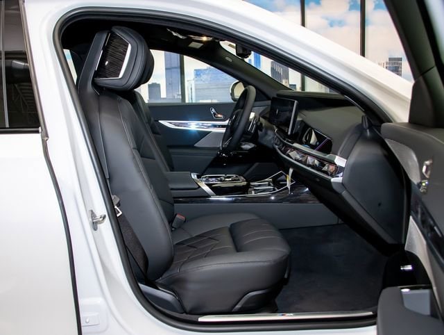 2026 BMW 7 Series 740i - Photo 22