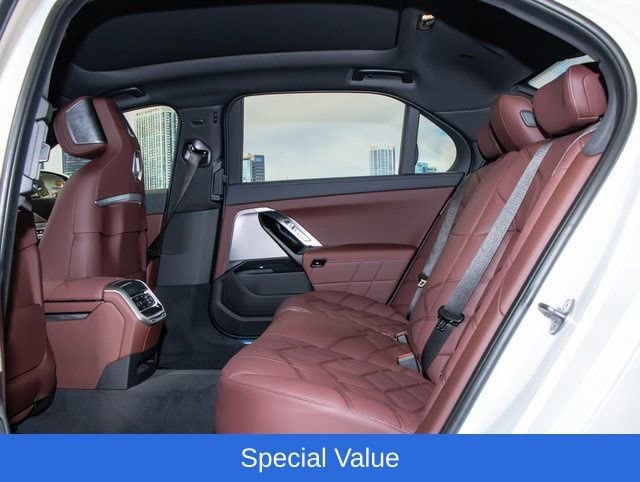 2025 BMW 7 Series 760i - Photo 23
